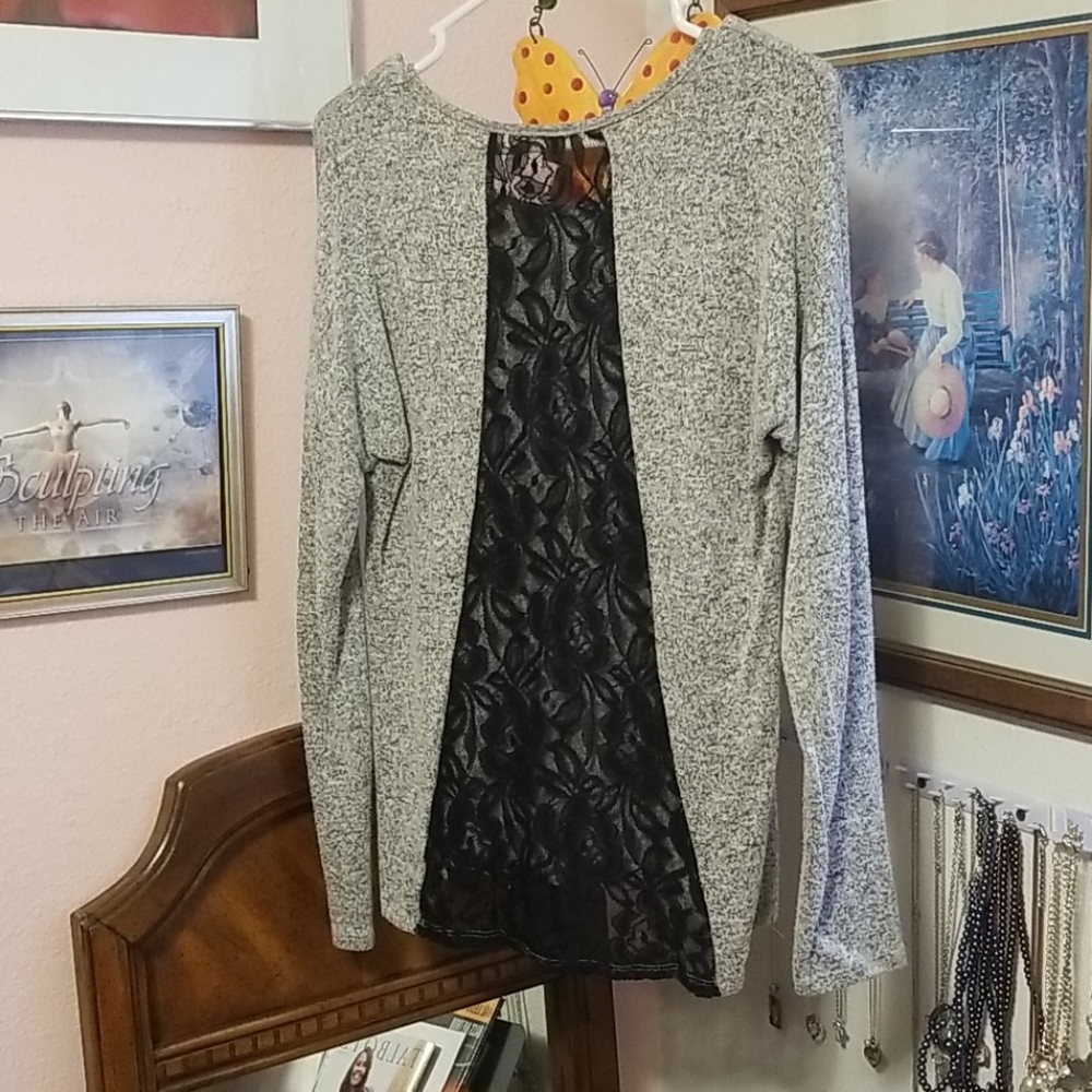 Clothes - Picture 3 of 3